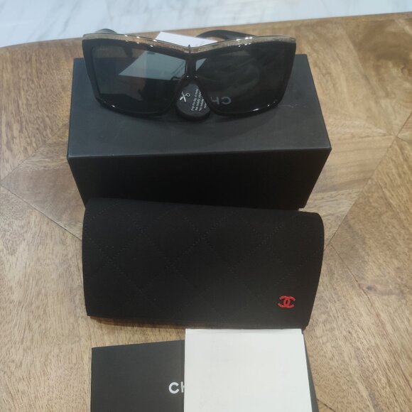 CHANEL shield sunglasses New with case - Picture 1 of 7